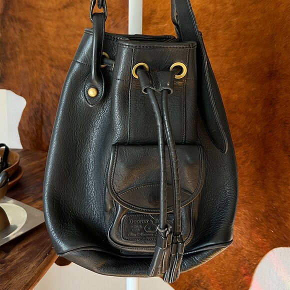 Dooney & Bourke - Bucket Bag, Shoulder. Hand Pull String, VINTAGE - Picture 1 of 9